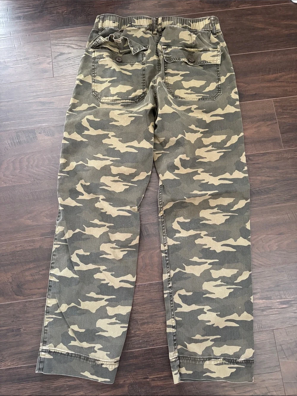 American Eagle Outfitters relaxed fit